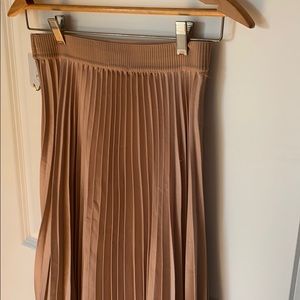 Blush pinks pleated H&M skirt